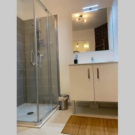 Deux Pieces Moderne Et Chaleureux * Saint-Laurent-du-Var